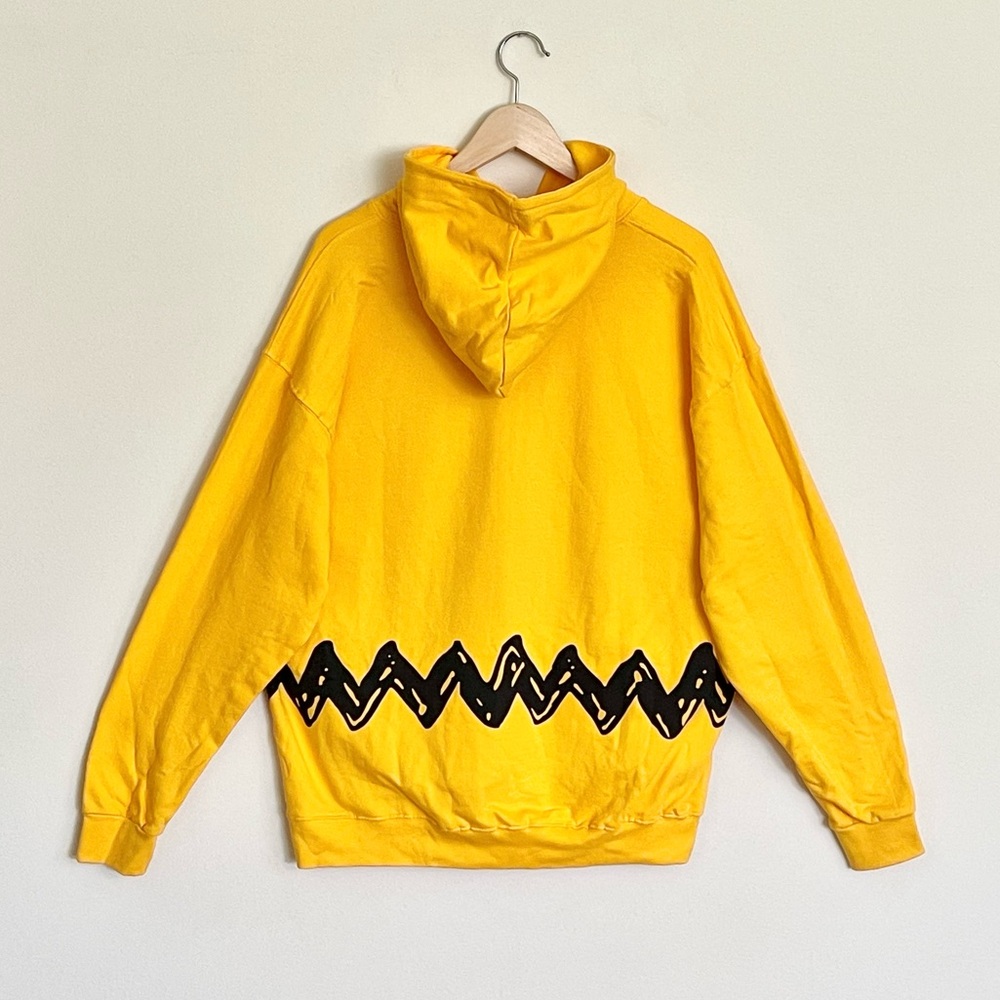 Cedar Fair Peanuts Charlie Brown Yellow Black Hoodie Adult size XL - Picture 6 of 10
